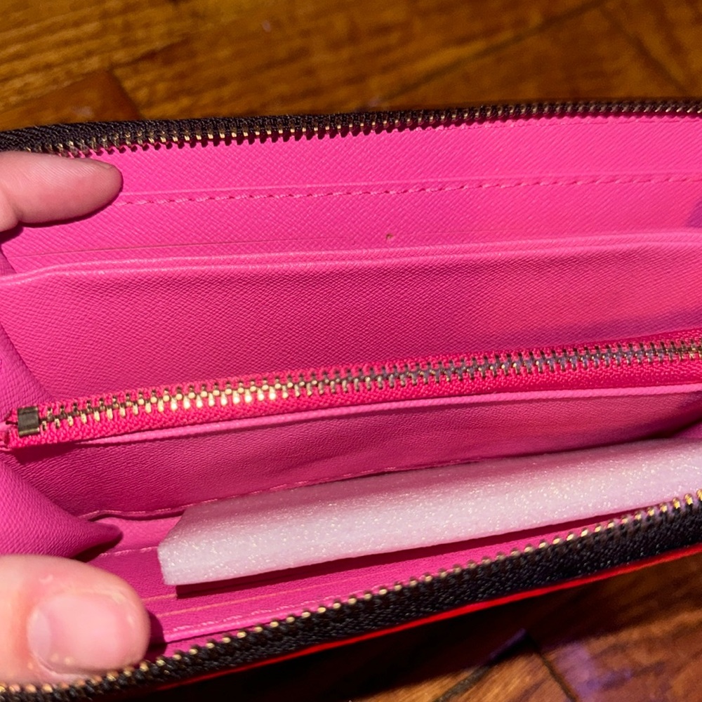 Long zippered wallet
